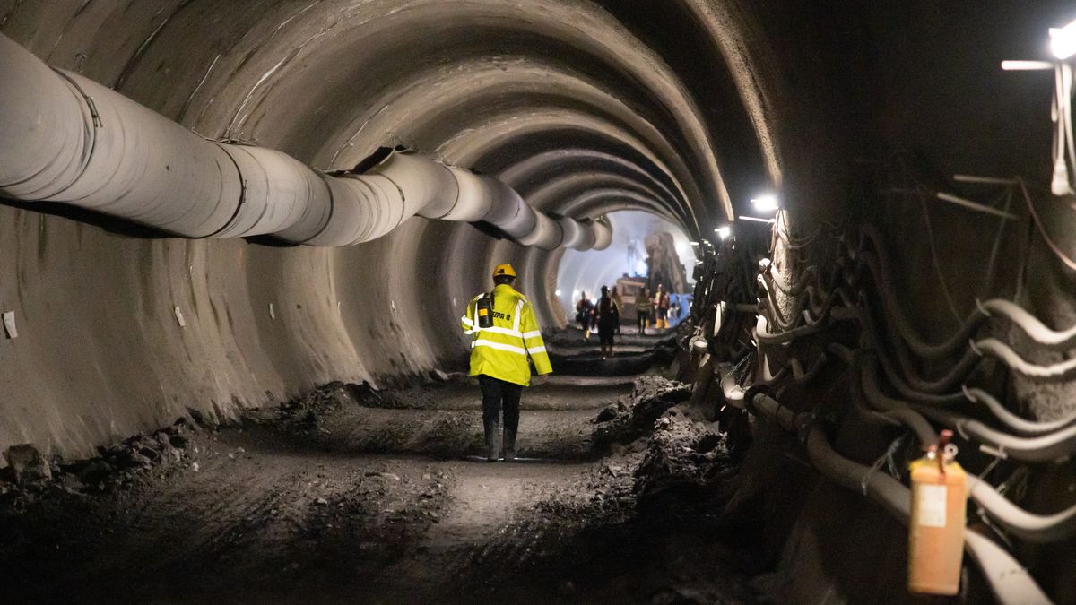 FOTO: Rok od zahájení stavby metra D. Vyraženo je kilometr a půl tunelů